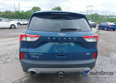 2020 Ford Escape Titanium z USA, uszkodzony, nr VIN 1FMCU9J92LUC16654